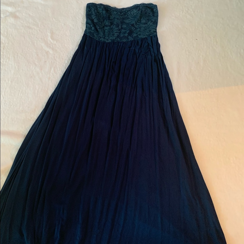 Beautiful  blue strapless sweetheart neckline